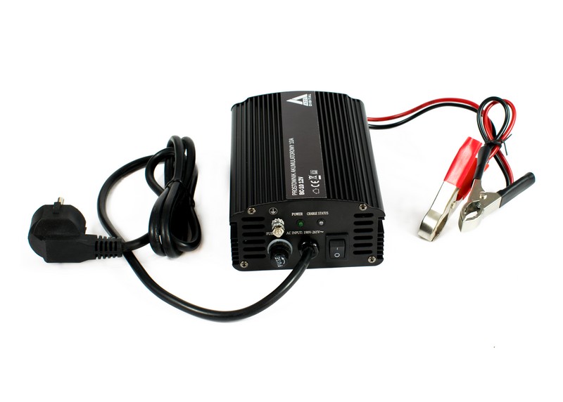 Ładowarka sieciowa 12 V do akumulatorów BC-10 10A (230V/12V) 3 stopnie ładowania   Cena: 179,00 PLN